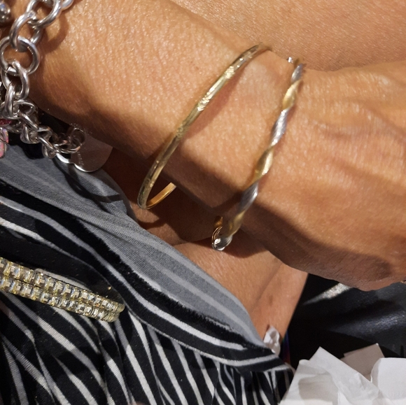 NWT seXXXy AUTHENTIC GENUINE SOLID 10K YELLOW GOLD ๐ BANGLE BRACELET ๐ CUT - Picture 7 of 12